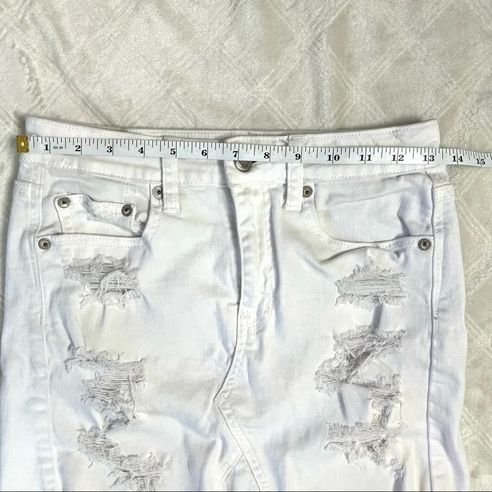 Y2K American Eagle High Rise Distressed Frayed White Denim Jean Mini Skirt Sz 2